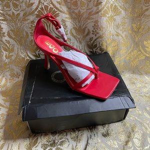 Trendy square toe heels